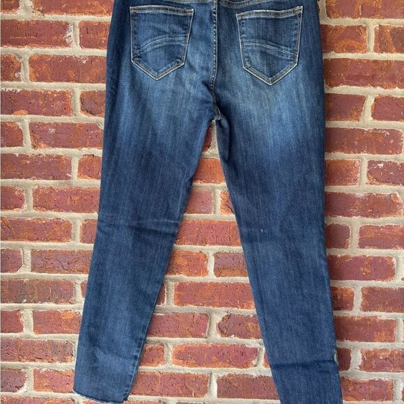 Driftwood embroidered distressed jeans 30” - Picture 5 of 10